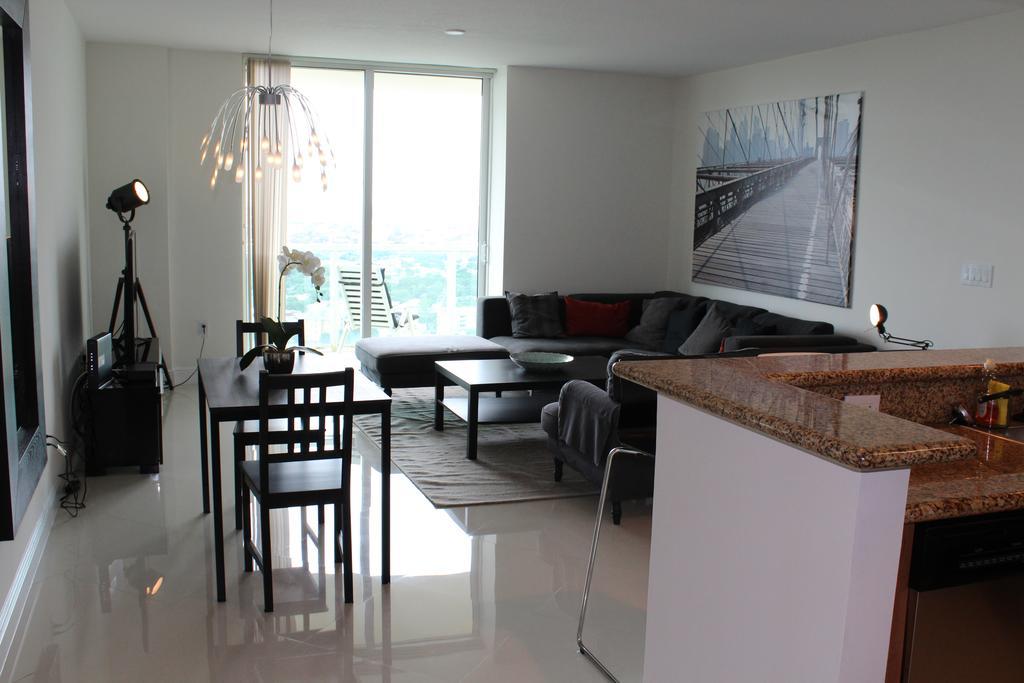 Lyx Suites At One Broadway In Brickell ไมอามี ภายนอก รูปภาพ